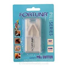 Fortuna safety pill cutter with storage compartment